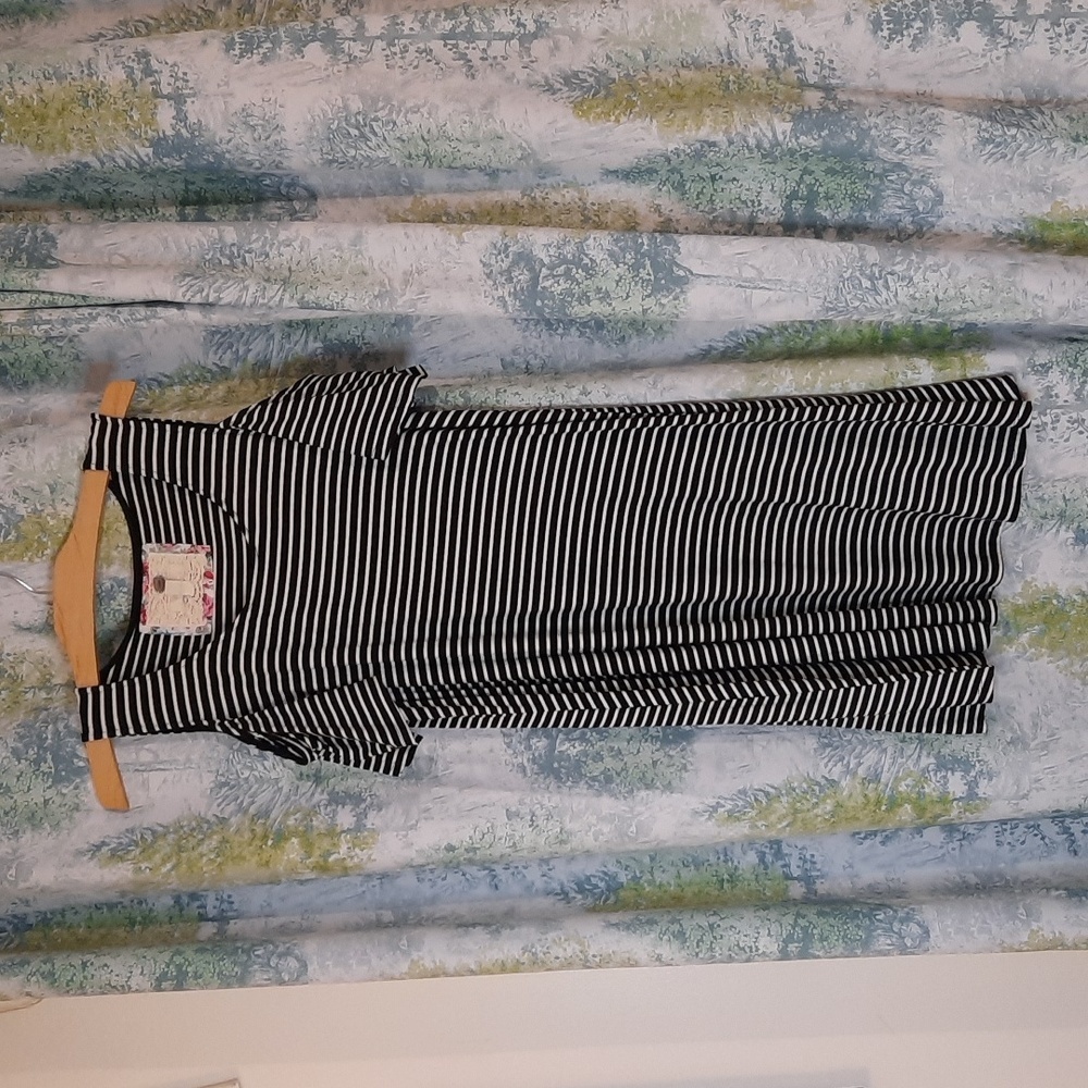 CUPIO size Large black and white strip dress